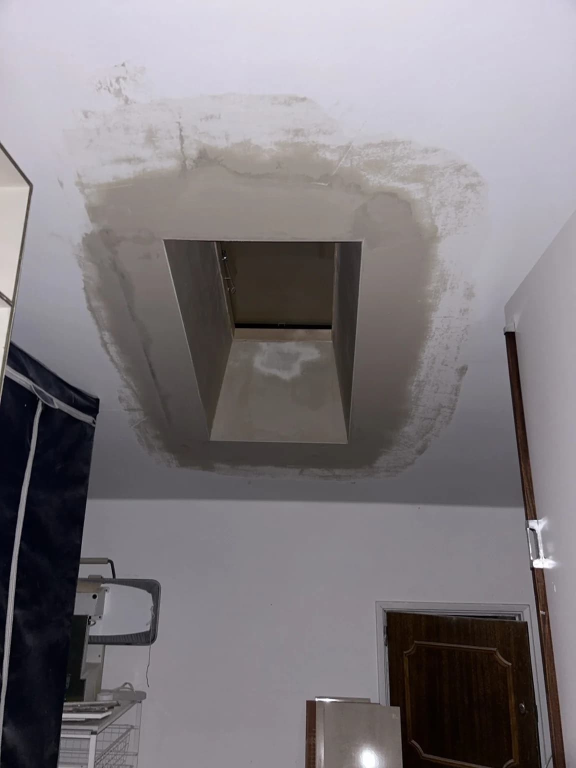 Claraboia em fase de instalação e acabamento interior